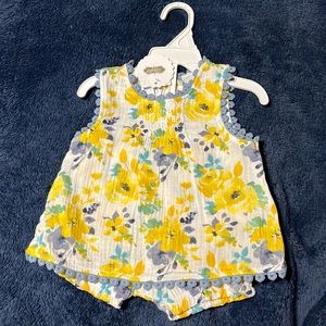 Mud pie 2 piece flowered baby outfit